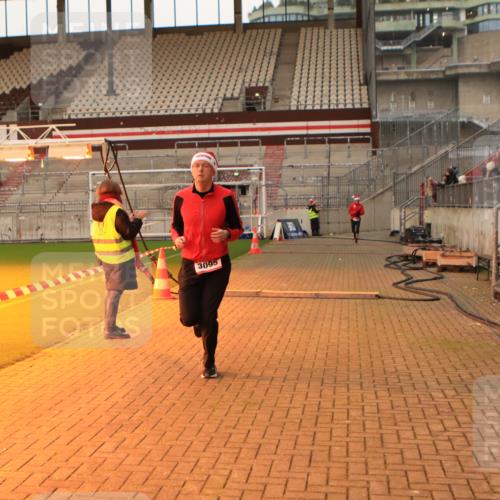 08.12.2024 - St. Pauli X-Mass-Run No. 14 Kathrin Stürmer Photography http://msf.ph/oto/7521606 08.12.2024 09:56:30 Ziel 288, 1754, 2837, 2839, 3095 meine-sportfotos.de