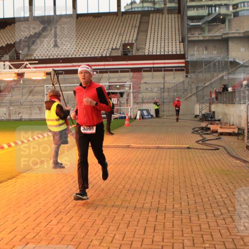 08.12.2024 - St. Pauli X-Mass-Run No. 14 Kathrin Stürmer Photography http://msf.ph/oto/7521618 08.12.2024 09:56:31 Ziel 288, 1754, 2837, 2839, 3095 meine-sportfotos.de