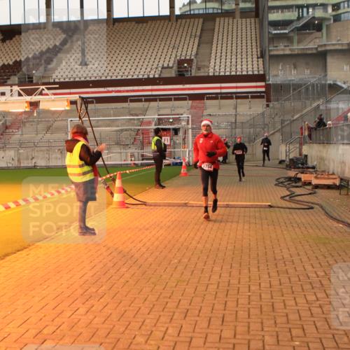 08.12.2024 - St. Pauli X-Mass-Run No. 14 Kathrin Stürmer Photography http://msf.ph/oto/7521630 08.12.2024 09:56:36 Ziel 288, 1741, 1754, 2837, 2839, 2956, 3095 meine-sportfotos.de