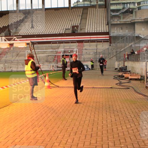 08.12.2024 - St. Pauli X-Mass-Run No. 14 Kathrin Stürmer Photography http://msf.ph/oto/7521694 08.12.2024 09:56:39 Ziel 384, 1741, 1754, 2837, 2839, 2956, 3095 meine-sportfotos.de