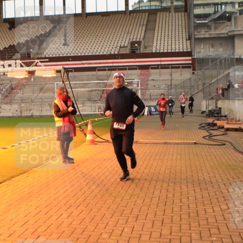 08.12.2024 - St. Pauli X-Mass-Run No. 14 Kathrin Stürmer Photography http://msf.ph/oto/7521729 08.12.2024 09:56:44 Ziel 364, 384, 420, 1741, 1754, 2956 meine-sportfotos.de