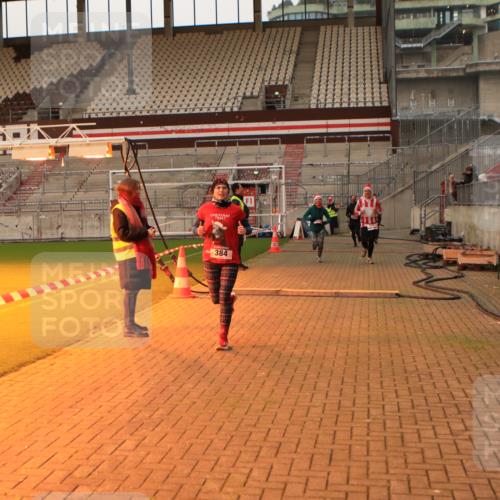 08.12.2024 - St. Pauli X-Mass-Run No. 14 Kathrin Stürmer Photography http://msf.ph/oto/7521777 08.12.2024 09:56:47 Ziel 364, 384, 420, 1741, 1754, 2956, 3022, 3139 meine-sportfotos.de