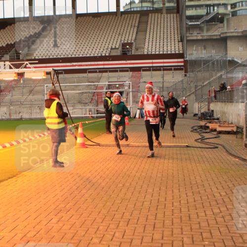 08.12.2024 - St. Pauli X-Mass-Run No. 14 Kathrin Stürmer Photography http://msf.ph/oto/7521788 08.12.2024 09:56:50 Ziel 364, 384, 420, 1291, 1741, 2267, 2956, 3022, 3139 meine-sportfotos.de