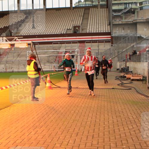 08.12.2024 - St. Pauli X-Mass-Run No. 14 Kathrin Stürmer Photography http://msf.ph/oto/7521796 08.12.2024 09:56:50 Ziel 364, 384, 420, 1291, 1741, 2267, 2956, 3022, 3139 meine-sportfotos.de