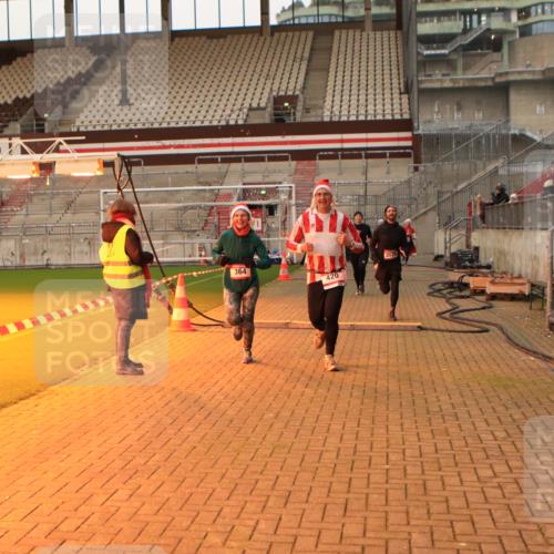 08.12.2024 - St. Pauli X-Mass-Run No. 14 Kathrin Stürmer Photography http://msf.ph/oto/7521801 08.12.2024 09:56:50 Ziel 364, 384, 420, 1291, 1741, 2267, 2956, 3022, 3139 meine-sportfotos.de