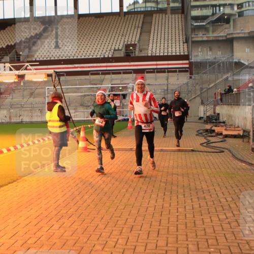 08.12.2024 - St. Pauli X-Mass-Run No. 14 Kathrin Stürmer Photography http://msf.ph/oto/7521807 08.12.2024 09:56:50 Ziel 364, 384, 420, 1291, 1741, 2267, 2956, 3022, 3139 meine-sportfotos.de