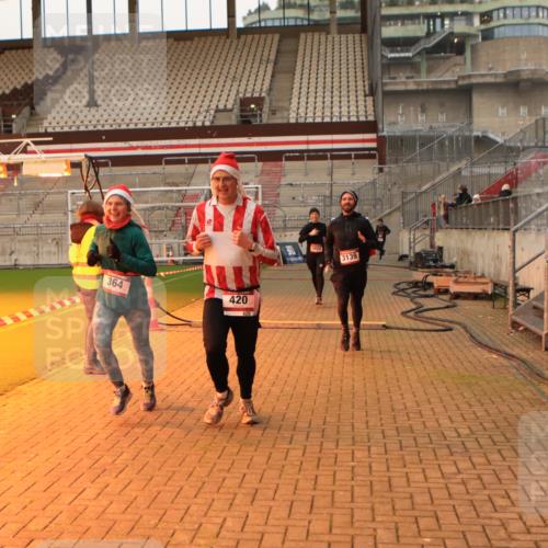 08.12.2024 - St. Pauli X-Mass-Run No. 14 Kathrin Stürmer Photography http://msf.ph/oto/7521829 08.12.2024 09:56:51 Ziel 364, 384, 420, 904, 1291, 1741, 2267, 2956, 3022, 3139 meine-sportfotos.de