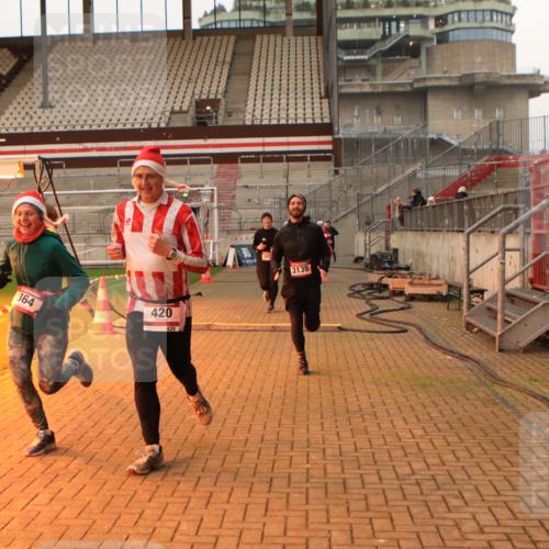 08.12.2024 - St. Pauli X-Mass-Run No. 14 Kathrin Stürmer Photography http://msf.ph/oto/7521836 08.12.2024 09:56:51 Ziel 364, 384, 420, 904, 1291, 1741, 2267, 2956, 3022, 3139 meine-sportfotos.de