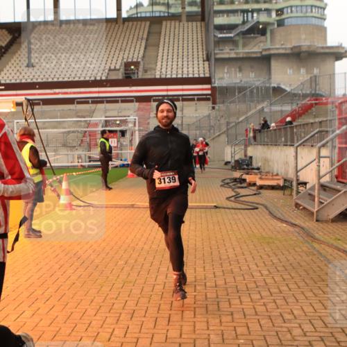 08.12.2024 - St. Pauli X-Mass-Run No. 14 Kathrin Stürmer Photography http://msf.ph/oto/7521860 08.12.2024 09:56:52 Ziel 364, 384, 420, 904, 1291, 1741, 1982, 2267, 2956, 3022, 3139 meine-sportfotos.de