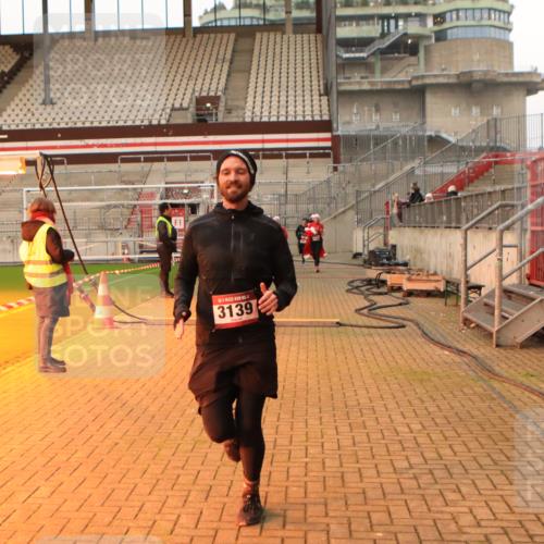 08.12.2024 - St. Pauli X-Mass-Run No. 14 Kathrin Stürmer Photography http://msf.ph/oto/7521867 08.12.2024 09:56:52 Ziel 364, 384, 420, 904, 1291, 1741, 1982, 2267, 2956, 3022, 3139 meine-sportfotos.de
