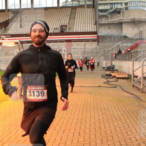 08.12.2024 - St. Pauli X-Mass-Run No. 14 Kathrin Stürmer Photography http://msf.ph/oto/7521880 08.12.2024 09:56:53 Ziel 364, 384, 420, 755, 904, 1291, 1741, 1982, 2267, 2956, 3022, 3139 meine-sportfotos.de