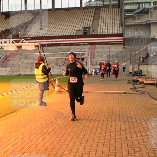 08.12.2024 - St. Pauli X-Mass-Run No. 14 Kathrin Stürmer Photography http://msf.ph/oto/7521906 08.12.2024 09:56:54 Ziel 364, 384, 420, 755, 763, 904, 1291, 1741, 1982, 2267, 3022, 3139 meine-sportfotos.de