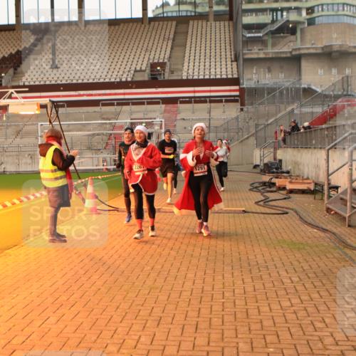 08.12.2024 - St. Pauli X-Mass-Run No. 14 Kathrin Stürmer Photography http://msf.ph/oto/7521931 08.12.2024 09:56:58 Ziel 364, 384, 420, 755, 763, 904, 1291, 1982, 2267, 3022, 3139, 3162 meine-sportfotos.de