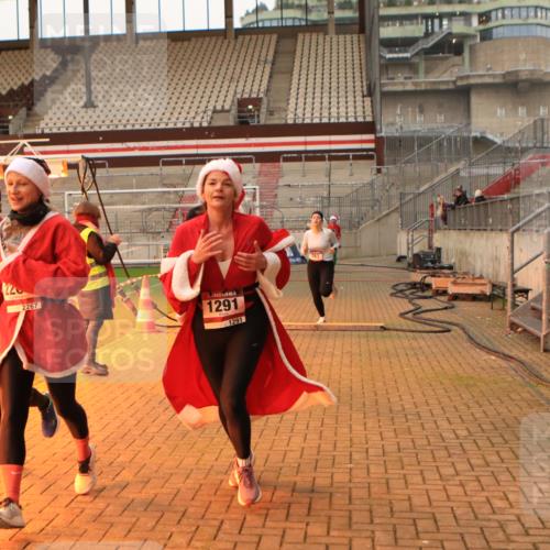 08.12.2024 - St. Pauli X-Mass-Run No. 14 Kathrin Stürmer Photography http://msf.ph/oto/7521962 08.12.2024 09:56:59 Ziel 364, 384, 420, 755, 763, 904, 1291, 1982, 2267, 3022, 3139, 3162 meine-sportfotos.de