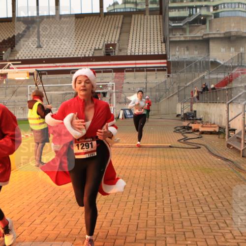 08.12.2024 - St. Pauli X-Mass-Run No. 14 Kathrin Stürmer Photography http://msf.ph/oto/7521968 08.12.2024 09:56:59 Ziel 364, 384, 420, 755, 763, 904, 1291, 1982, 2267, 3022, 3139, 3162 meine-sportfotos.de