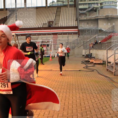 08.12.2024 - St. Pauli X-Mass-Run No. 14 Kathrin Stürmer Photography http://msf.ph/oto/7521981 08.12.2024 09:57:00 Ziel 364, 420, 755, 763, 904, 1291, 1982, 2267, 3022, 3139, 3162 meine-sportfotos.de