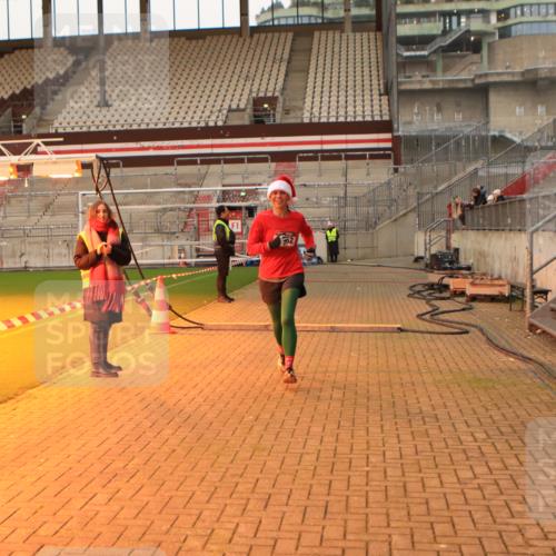 08.12.2024 - St. Pauli X-Mass-Run No. 14 Kathrin Stürmer Photography http://msf.ph/oto/7522055 08.12.2024 09:57:05 Ziel 755, 763, 904, 1291, 1982, 2267, 3022, 3139, 3162 meine-sportfotos.de