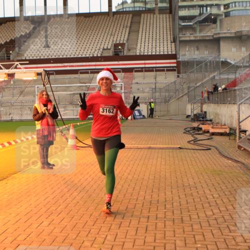 08.12.2024 - St. Pauli X-Mass-Run No. 14 Kathrin Stürmer Photography http://msf.ph/oto/7522079 08.12.2024 09:57:06 Ziel 755, 763, 904, 1291, 1982, 2267, 3022, 3162 meine-sportfotos.de