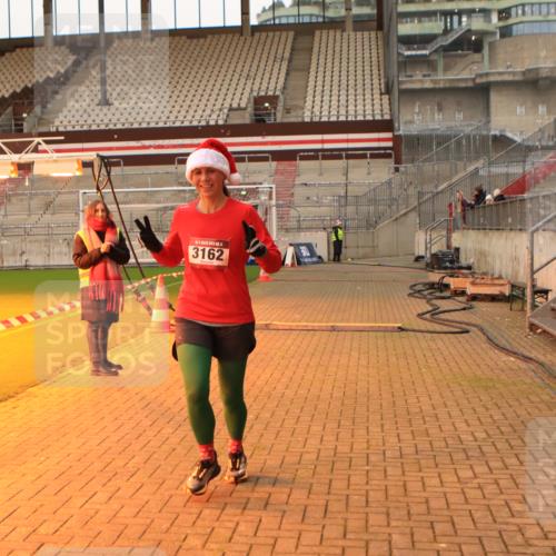 08.12.2024 - St. Pauli X-Mass-Run No. 14 Kathrin Stürmer Photography http://msf.ph/oto/7522085 08.12.2024 09:57:06 Ziel 755, 763, 904, 1291, 1982, 2267, 3022, 3162 meine-sportfotos.de