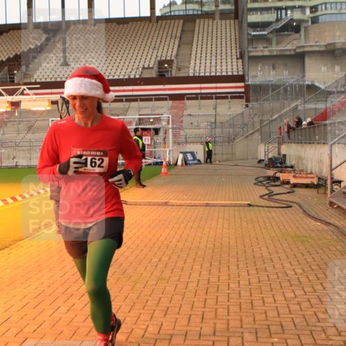 08.12.2024 - St. Pauli X-Mass-Run No. 14 Kathrin Stürmer Photography http://msf.ph/oto/7522101 08.12.2024 09:57:06 Ziel 755, 763, 904, 1291, 1982, 2267, 3022, 3162 meine-sportfotos.de