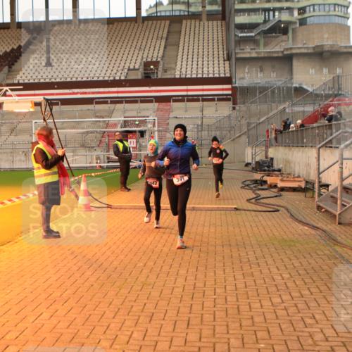 08.12.2024 - St. Pauli X-Mass-Run No. 14 Kathrin Stürmer Photography http://msf.ph/oto/7522190 08.12.2024 09:57:31 Ziel 391, 2840, 2842, 3258 meine-sportfotos.de