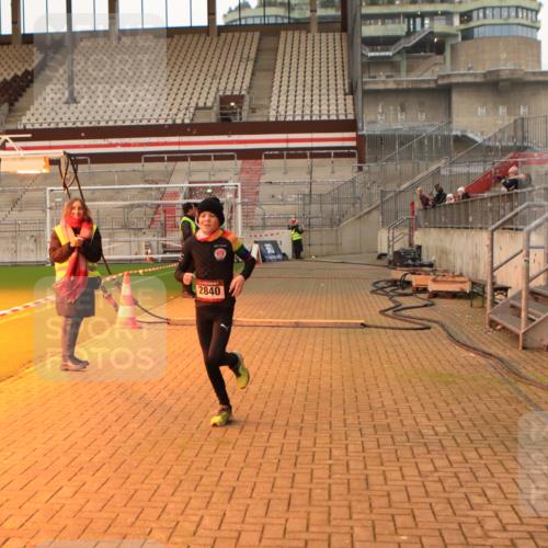 08.12.2024 - St. Pauli X-Mass-Run No. 14 Kathrin Stürmer Photography http://msf.ph/oto/7522243 08.12.2024 09:57:33 Ziel 391, 2840, 2842, 3258 meine-sportfotos.de
