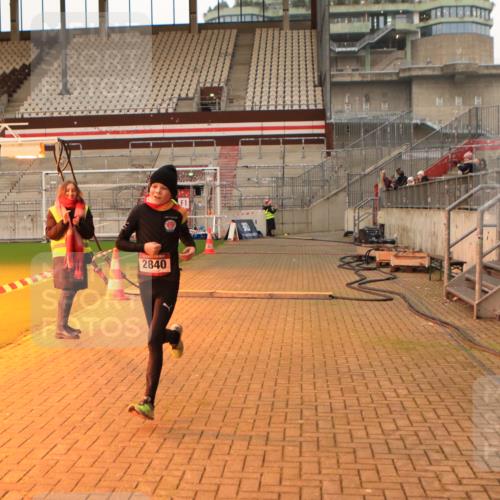 08.12.2024 - St. Pauli X-Mass-Run No. 14 Kathrin Stürmer Photography http://msf.ph/oto/7522247 08.12.2024 09:57:33 Ziel 391, 2840, 2842, 3258 meine-sportfotos.de