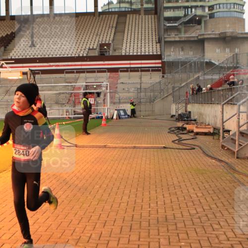 08.12.2024 - St. Pauli X-Mass-Run No. 14 Kathrin Stürmer Photography http://msf.ph/oto/7522261 08.12.2024 09:57:34 Ziel 391, 2840, 2842, 3258 meine-sportfotos.de