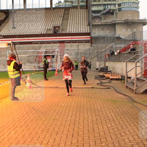 08.12.2024 - St. Pauli X-Mass-Run No. 14 Kathrin Stürmer Photography http://msf.ph/oto/7522287 08.12.2024 09:57:45 Ziel 510, 1532, 2840, 2842 meine-sportfotos.de