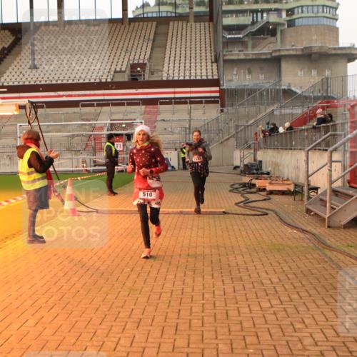 08.12.2024 - St. Pauli X-Mass-Run No. 14 Kathrin Stürmer Photography http://msf.ph/oto/7522306 08.12.2024 09:57:46 Ziel 510, 1532, 2840, 2842, 3171 meine-sportfotos.de
