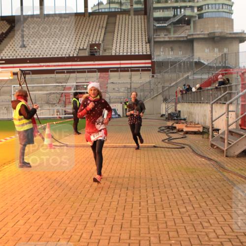08.12.2024 - St. Pauli X-Mass-Run No. 14 Kathrin Stürmer Photography http://msf.ph/oto/7522312 08.12.2024 09:57:46 Ziel 510, 1532, 2840, 2842, 3171 meine-sportfotos.de