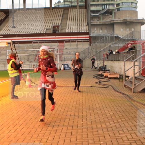 08.12.2024 - St. Pauli X-Mass-Run No. 14 Kathrin Stürmer Photography http://msf.ph/oto/7522325 08.12.2024 09:57:46 Ziel 510, 1532, 2840, 2842, 3171 meine-sportfotos.de