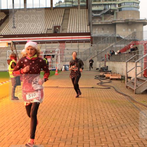 08.12.2024 - St. Pauli X-Mass-Run No. 14 Kathrin Stürmer Photography http://msf.ph/oto/7522335 08.12.2024 09:57:47 Ziel 510, 1532, 2840, 3092, 3171 meine-sportfotos.de