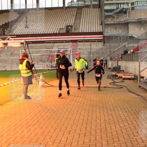08.12.2024 - St. Pauli X-Mass-Run No. 14 Kathrin Stürmer Photography http://msf.ph/oto/7522483 08.12.2024 09:58:00 Ziel 1075, 1080, 1532, 1789, 2934, 2943, 2944, 3092, 3171 meine-sportfotos.de