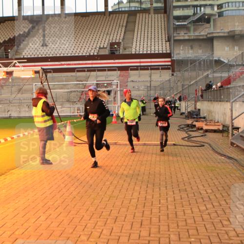 08.12.2024 - St. Pauli X-Mass-Run No. 14 Kathrin Stürmer Photography http://msf.ph/oto/7522488 08.12.2024 09:58:00 Ziel 1075, 1080, 1532, 1789, 2934, 2943, 2944, 3092, 3171 meine-sportfotos.de