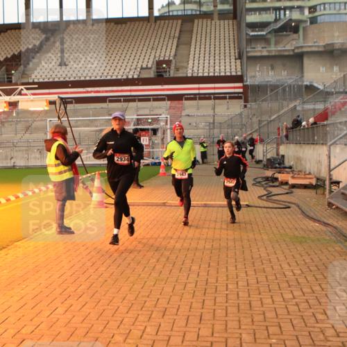 08.12.2024 - St. Pauli X-Mass-Run No. 14 Kathrin Stürmer Photography http://msf.ph/oto/7522494 08.12.2024 09:58:01 Ziel 1075, 1080, 1396, 1397, 1789, 2872, 2934, 2943, 2944, 3092, 3171 meine-sportfotos.de