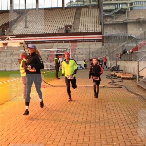 08.12.2024 - St. Pauli X-Mass-Run No. 14 Kathrin Stürmer Photography http://msf.ph/oto/7522506 08.12.2024 09:58:01 Ziel 1075, 1080, 1396, 1397, 1789, 2872, 2934, 2943, 2944, 3092, 3171 meine-sportfotos.de