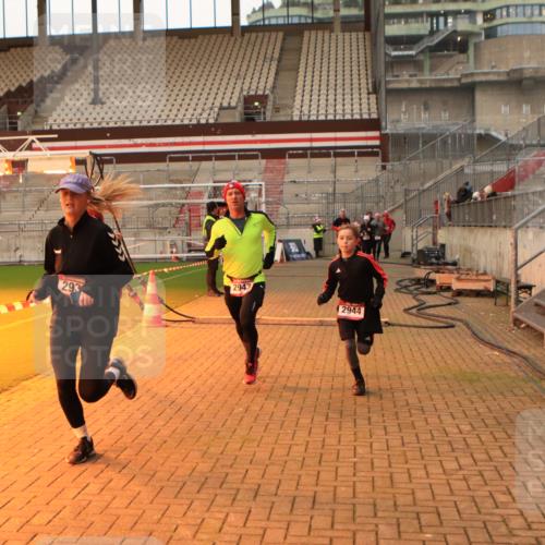 08.12.2024 - St. Pauli X-Mass-Run No. 14 Kathrin Stürmer Photography http://msf.ph/oto/7522511 08.12.2024 09:58:01 Ziel 1075, 1080, 1396, 1397, 1789, 2872, 2934, 2943, 2944, 3092, 3171 meine-sportfotos.de