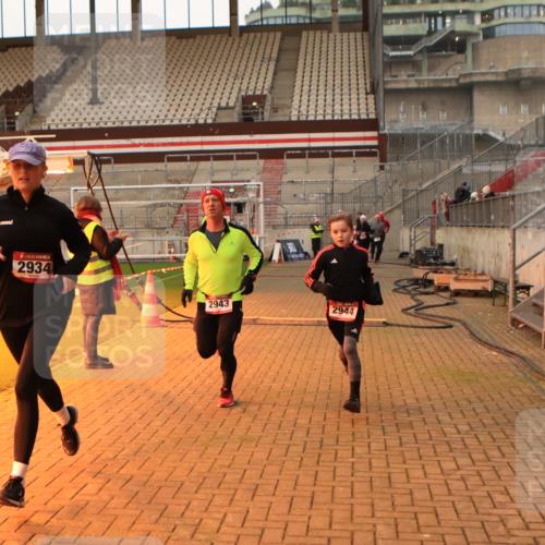 08.12.2024 - St. Pauli X-Mass-Run No. 14 Kathrin Stürmer Photography http://msf.ph/oto/7522517 08.12.2024 09:58:01 Ziel 1075, 1080, 1396, 1397, 1789, 2872, 2934, 2943, 2944, 3092, 3171 meine-sportfotos.de