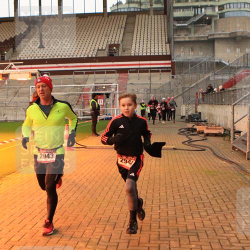 08.12.2024 - St. Pauli X-Mass-Run No. 14 Kathrin Stürmer Photography http://msf.ph/oto/7522535 08.12.2024 09:58:02 Ziel 55, 880, 1075, 1080, 1396, 1397, 1789, 2872, 2934, 2943, 2944, 3092, 3171 meine-sportfotos.de