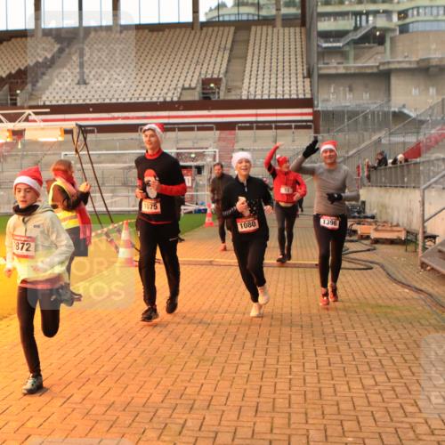 08.12.2024 - St. Pauli X-Mass-Run No. 14 Kathrin Stürmer Photography http://msf.ph/oto/7522578 08.12.2024 09:58:08 Ziel 55, 802, 880, 1075, 1080, 1396, 1397, 1789, 2872, 2934, 2943, 2944 meine-sportfotos.de