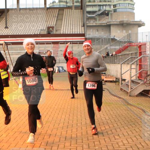 08.12.2024 - St. Pauli X-Mass-Run No. 14 Kathrin Stürmer Photography http://msf.ph/oto/7522600 08.12.2024 09:58:08 Ziel 55, 802, 880, 1075, 1080, 1396, 1397, 1789, 2872, 2934, 2943, 2944 meine-sportfotos.de