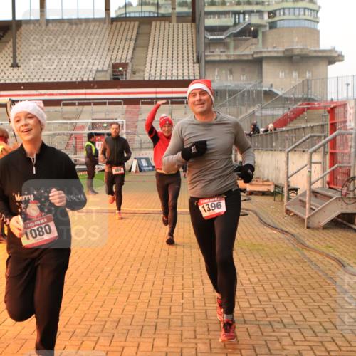 08.12.2024 - St. Pauli X-Mass-Run No. 14 Kathrin Stürmer Photography http://msf.ph/oto/7522605 08.12.2024 09:58:09 Ziel 55, 802, 880, 1075, 1080, 1396, 1397, 2872, 2934, 2943, 2944 meine-sportfotos.de