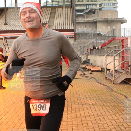 08.12.2024 - St. Pauli X-Mass-Run No. 14 Kathrin Stürmer Photography http://msf.ph/oto/7522623 08.12.2024 09:58:09 Ziel 55, 802, 880, 1075, 1080, 1396, 1397, 2872, 2934, 2943, 2944 meine-sportfotos.de