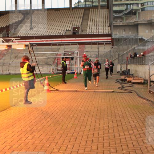 08.12.2024 - St. Pauli X-Mass-Run No. 14 Kathrin Stürmer Photography http://msf.ph/oto/7522712 08.12.2024 09:58:16 Ziel 49, 55, 802, 832, 880, 1075, 1080, 1396, 1397, 1864, 2428, 2872, 3109 meine-sportfotos.de