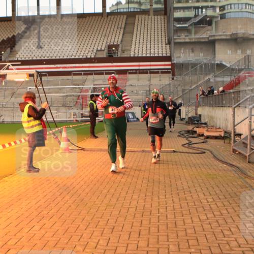 08.12.2024 - St. Pauli X-Mass-Run No. 14 Kathrin Stürmer Photography http://msf.ph/oto/7522751 08.12.2024 09:58:18 Ziel 49, 55, 802, 832, 880, 1075, 1080, 1396, 1397, 1864, 2428, 2872, 3109 meine-sportfotos.de
