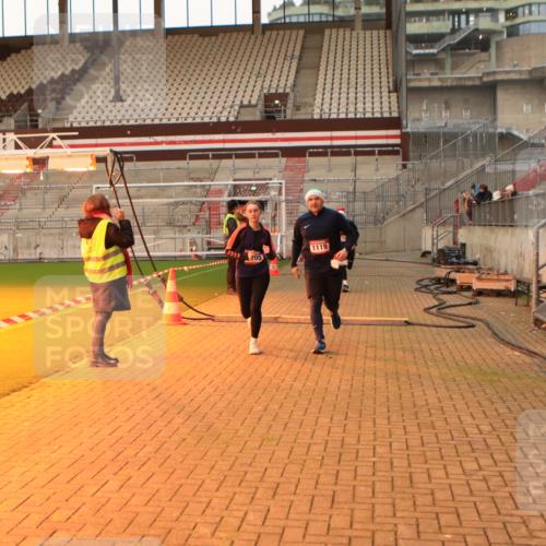 08.12.2024 - St. Pauli X-Mass-Run No. 14 Kathrin Stürmer Photography http://msf.ph/oto/7522870 08.12.2024 09:58:26 Ziel 49, 802, 832, 1105, 1119, 1864, 2428, 2984, 3109 meine-sportfotos.de