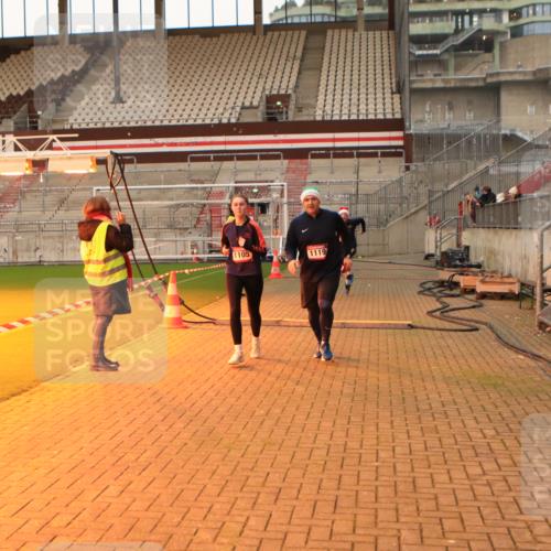 08.12.2024 - St. Pauli X-Mass-Run No. 14 Kathrin Stürmer Photography http://msf.ph/oto/7522878 08.12.2024 09:58:27 Ziel 49, 802, 832, 1105, 1119, 1864, 2428, 2984, 3109 meine-sportfotos.de