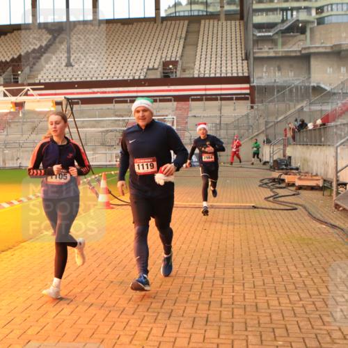 08.12.2024 - St. Pauli X-Mass-Run No. 14 Kathrin Stürmer Photography http://msf.ph/oto/7522899 08.12.2024 09:58:28 Ziel 49, 832, 1105, 1119, 1864, 2428, 2984, 3109 meine-sportfotos.de