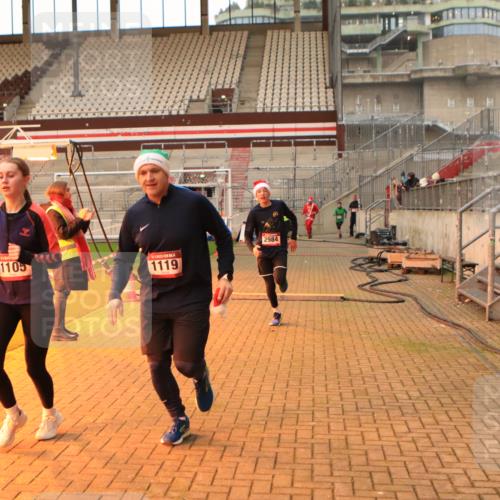 08.12.2024 - St. Pauli X-Mass-Run No. 14 Kathrin Stürmer Photography http://msf.ph/oto/7522904 08.12.2024 09:58:28 Ziel 49, 832, 1105, 1119, 1864, 2428, 2984, 3109 meine-sportfotos.de